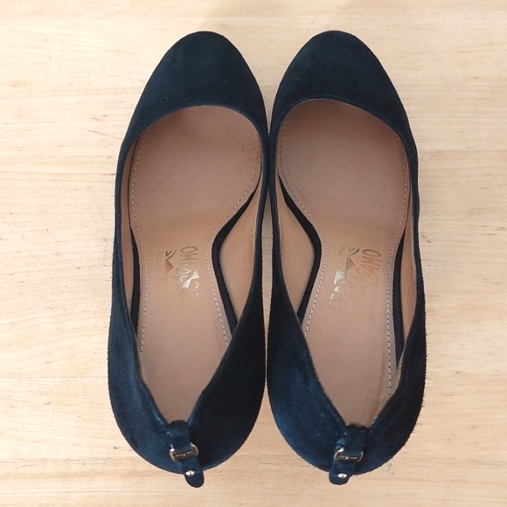 Salvatore Ferragamo black suede pumps - Picture 6 of 16